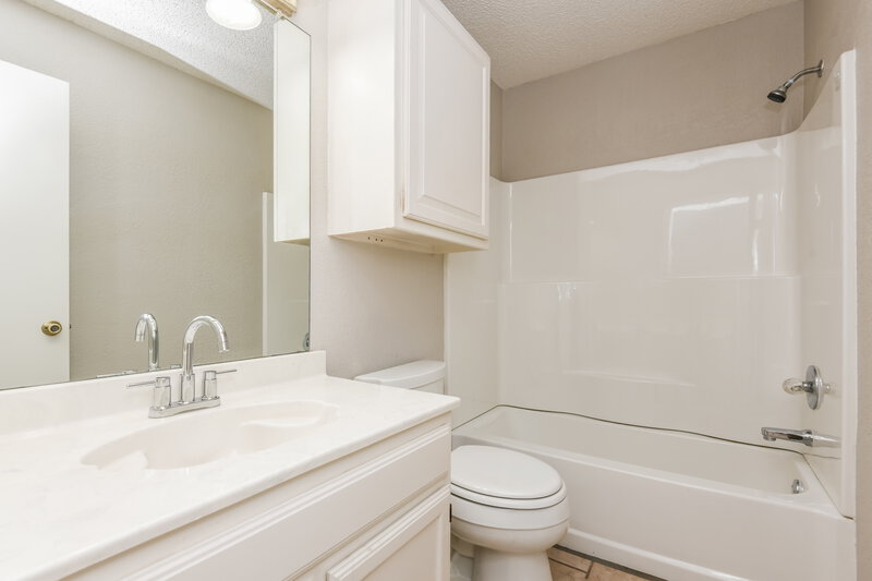 1,850/Mo, 4079 Tulip Tree Dr Fort Worth, TX 76137 Bathroom View