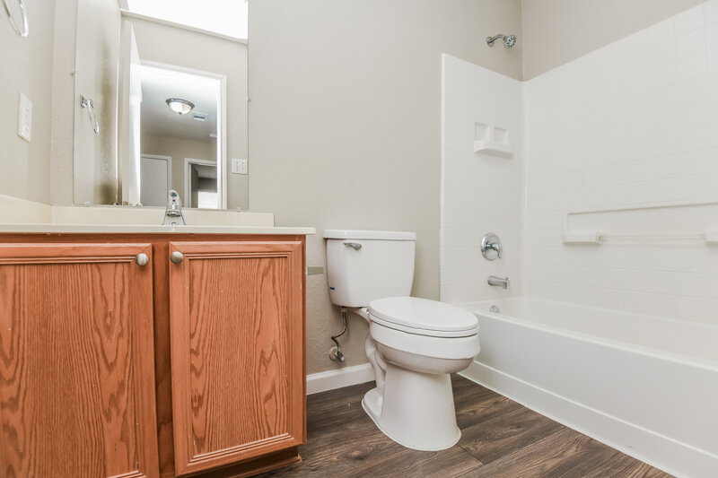 2,300/Mo, 4936 Water Ridge Ln Fort Worth, TX 76179 Bathroom View