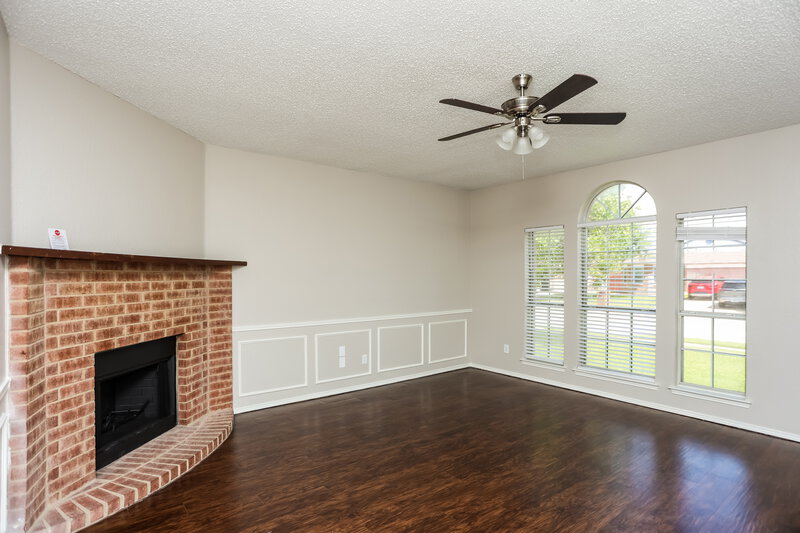 2,095/Mo, 948 Fenway Ln Saginaw, TX 76179 Living Room View