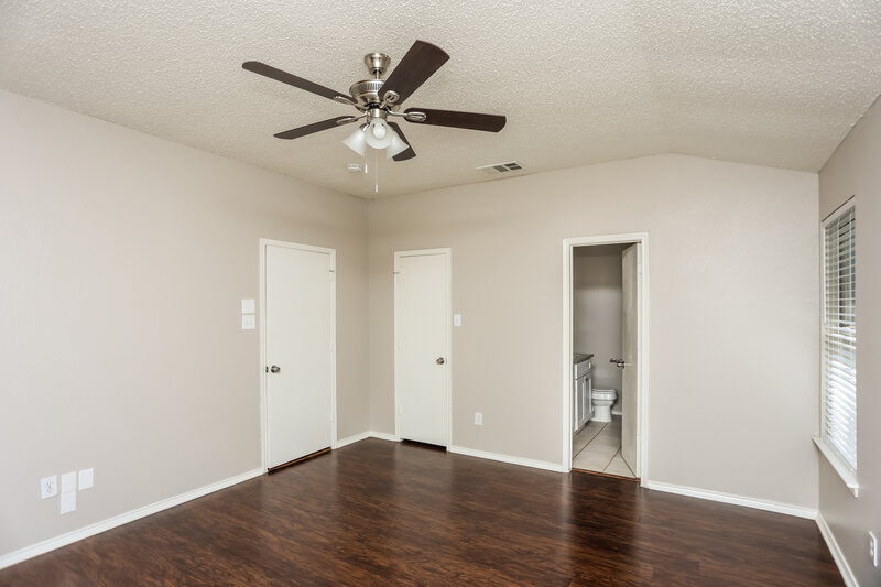 2,095/Mo, 948 Fenway Ln Saginaw, TX 76179 Main Bedroom View