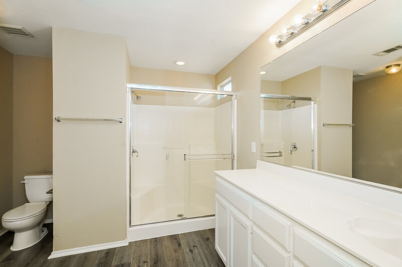 2,030/Mo, 6529 Regina Dr Fort Worth, TX 76131 Main Bathroom View