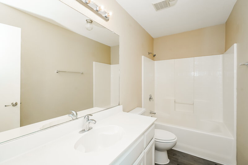 2,030/Mo, 6529 Regina Dr Fort Worth, TX 76131 Bathroom View