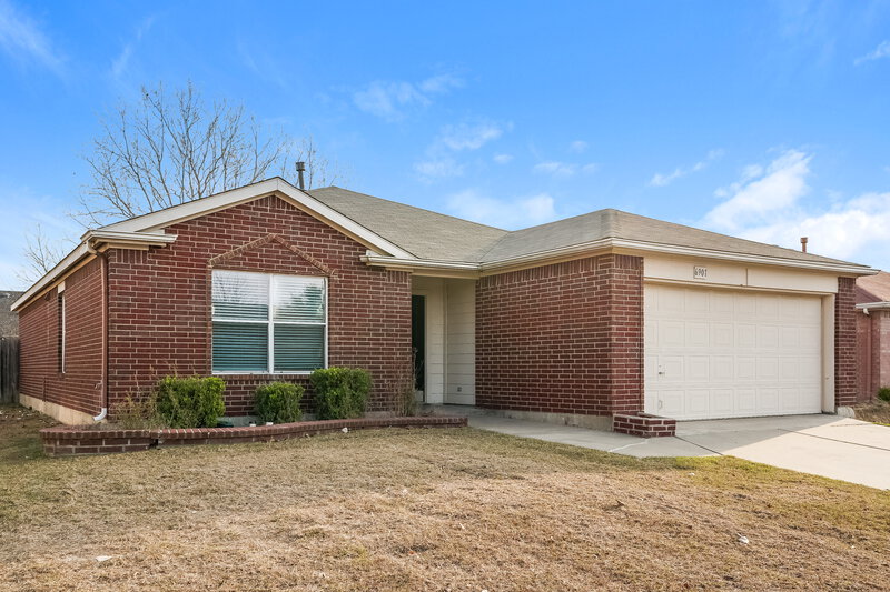 2,095/Mo, 6901 Baybridge Dr Arlington, TX 76002 Front View