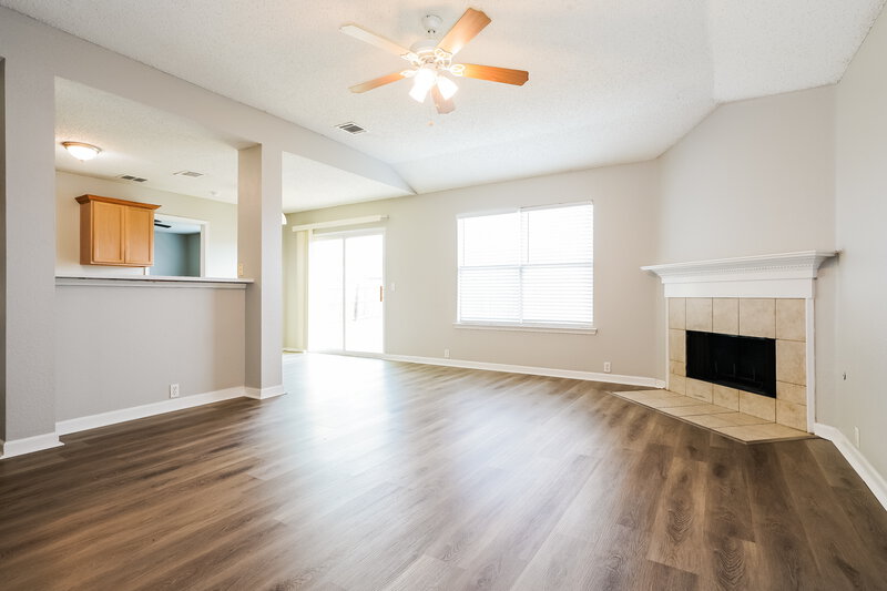 2,095/Mo, 6901 Baybridge Dr Arlington, TX 76002 Living Room View