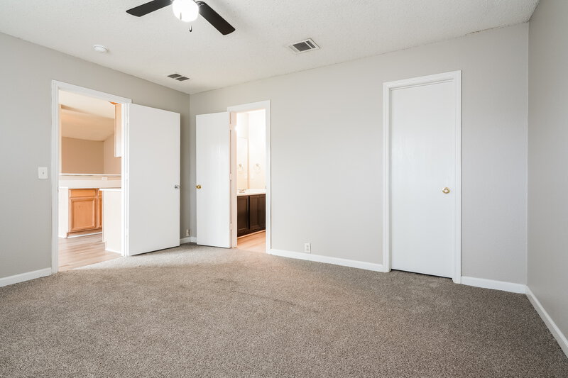2,095/Mo, 6901 Baybridge Dr Arlington, TX 76002 Main Bedroom View 2