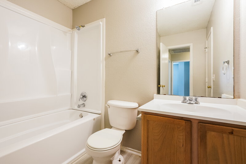 2,095/Mo, 6901 Baybridge Dr Arlington, TX 76002 Bathroom View