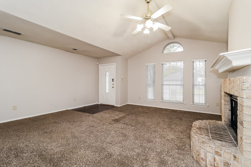 1,945/Mo, 4074 Tulip Tree Dr Fort Worth, TX 76137 Living Room View