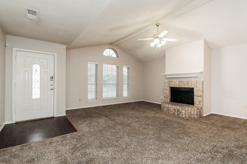 1,945/Mo, 4074 Tulip Tree Dr Fort Worth, TX 76137 Living Room View 3