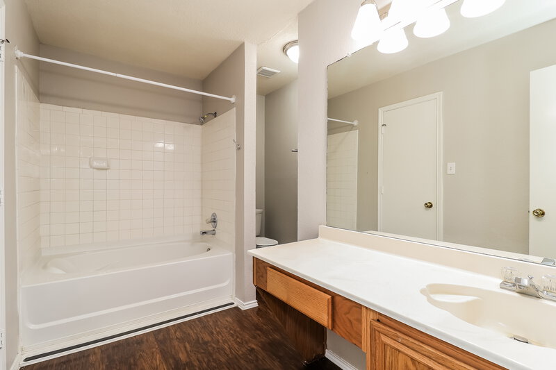 1,945/Mo, 4074 Tulip Tree Dr Fort Worth, TX 76137 Main Bathroom View