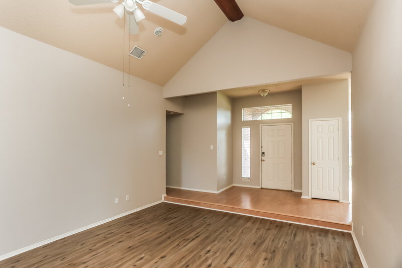 2,250/Mo, 2229 Austin Dr Mesquite, TX 75181 Living Room View 3