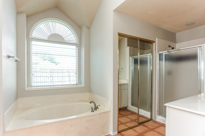 2,250/Mo, 2229 Austin Dr Mesquite, TX 75181 Main Bathroom View