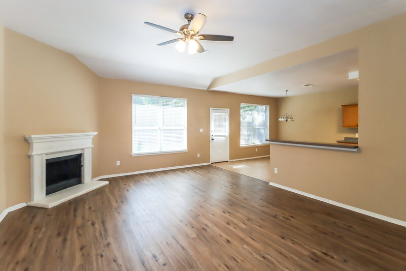 2,320/Mo, 3111 Palos Verdes Dr Corinth, TX 76210 Living Room View 2