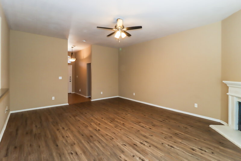 2,320/Mo, 3111 Palos Verdes Dr Corinth, TX 76210 Living Room View 3