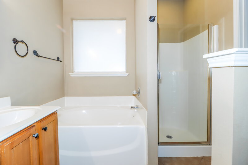 2,320/Mo, 3111 Palos Verdes Dr Corinth, TX 76210 Main Bathroom View