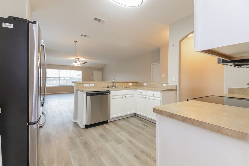 2,125/Mo, 1250 Alhambra Dr Lancaster, TX 75146 Kitchen View 2