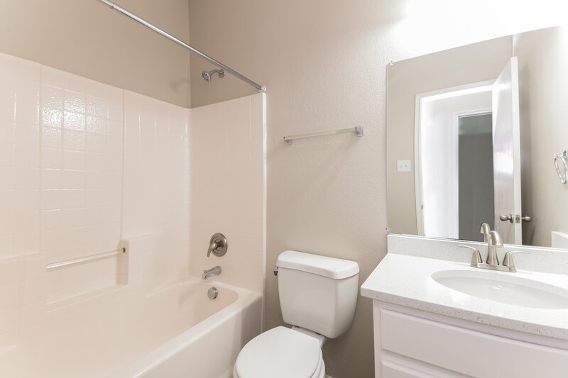 2,125/Mo, 1250 Alhambra Dr Lancaster, TX 75146 Bathroom View