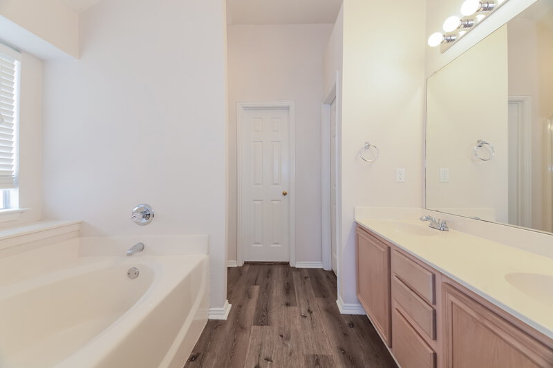 2,090/Mo, 1811 Caddo Lake Dr Allen, TX 75002 Main Bathroom View