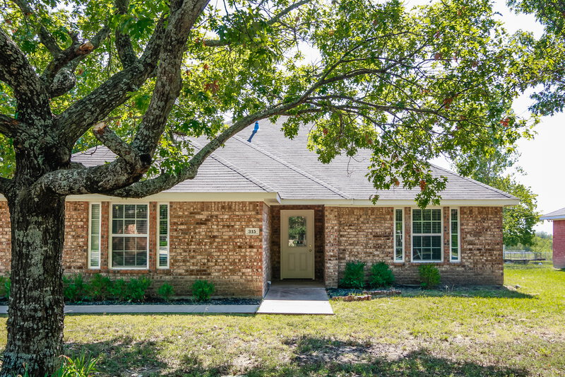 2,130/Mo, 315 E Hazelwood St Princeton, TX 75407 External View