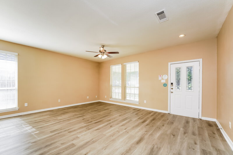 2,610/Mo, 7921 Wayne Way Rowlett, TX 75088 Living Room View