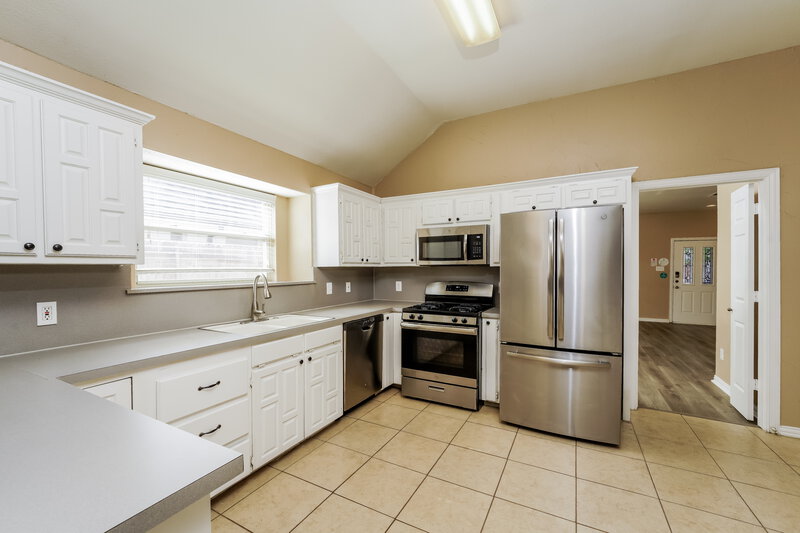 2,610/Mo, 7921 Wayne Way Rowlett, TX 75088 Kitchen View