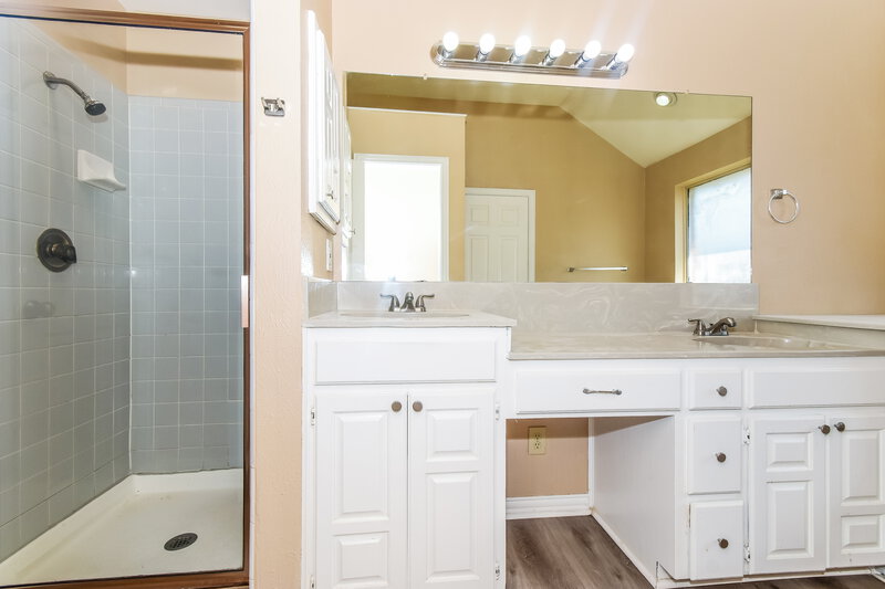 2,415/Mo, 7921 Wayne Way Rowlett, TX 75088 Main Bathroom View