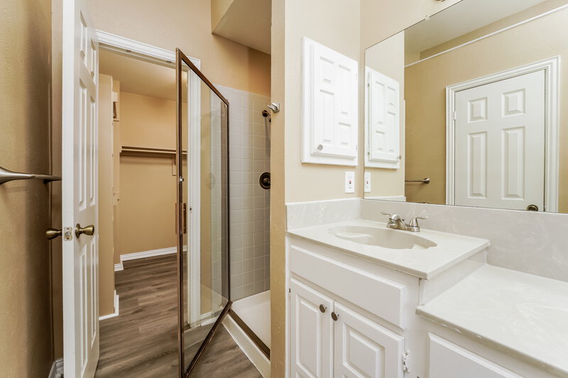2,610/Mo, 7921 Wayne Way Rowlett, TX 75088 Main Bathroom View
