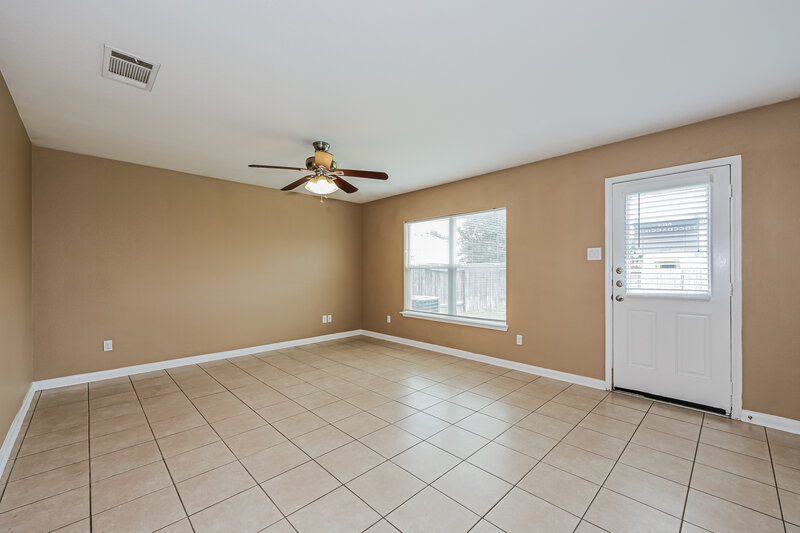 1,810/Mo, 10009 Quail Glen Dr Fort Worth, TX 76140 Living Room View