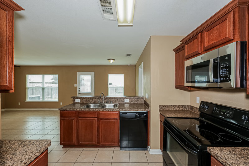 1,810/Mo, 10009 Quail Glen Dr Fort Worth, TX 76140 Kitchen View 2