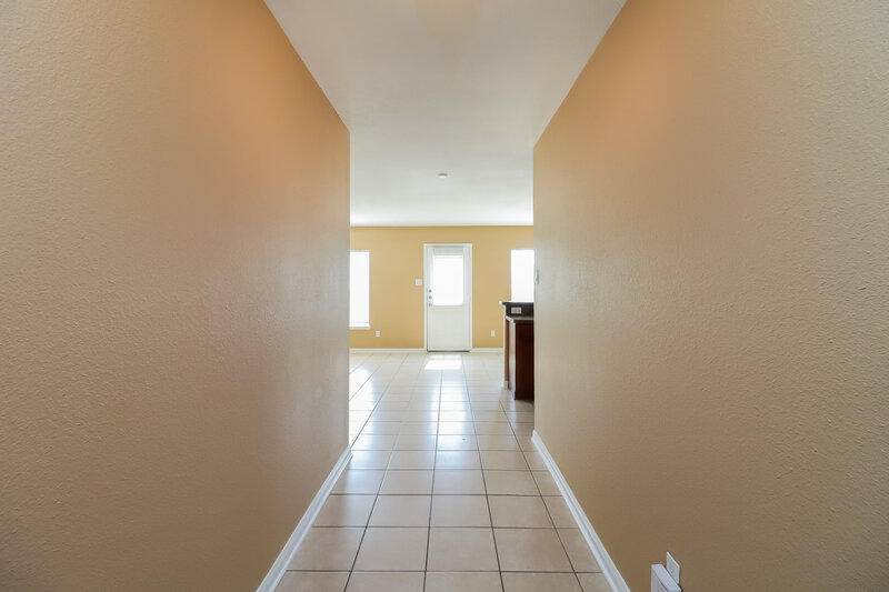 1,865/Mo, 10009 Quail Glen Dr Fort Worth, TX 76140 Hallway View