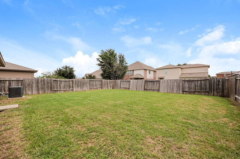 1,810/Mo, 10009 Quail Glen Dr Fort Worth, TX 76140 Backyard View