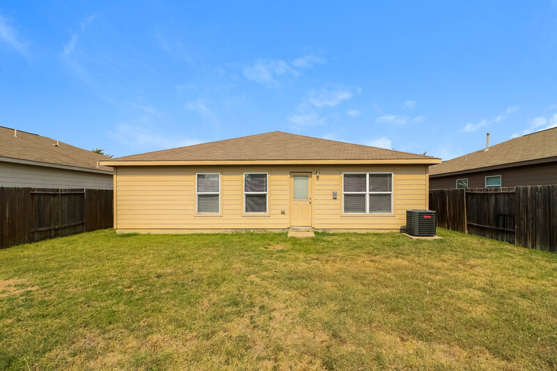 1,865/Mo, 10009 Quail Glen Dr Fort Worth, TX 76140 Rear View