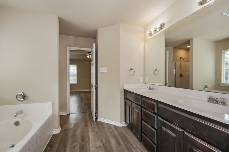 2,135/Mo, 1352 Barrel Run Haslet, TX 76052 Main Bathroom View