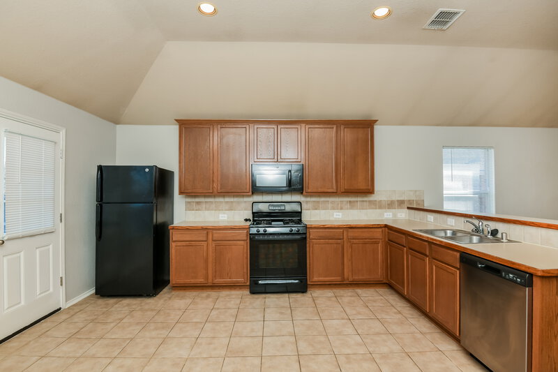 1,870/Mo, 14044 Tanglebrush Trl Haslet, TX 76052 Kitchen View 2