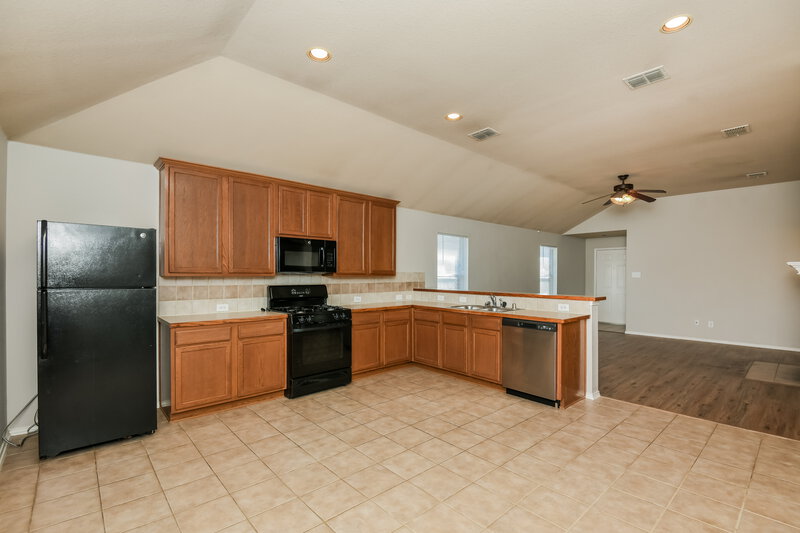 1,870/Mo, 14044 Tanglebrush Trl Haslet, TX 76052 Kitchen View 3