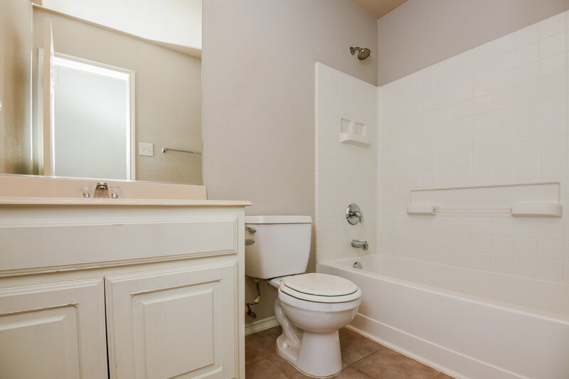 1,870/Mo, 14044 Tanglebrush Trl Haslet, TX 76052 Bathroom View