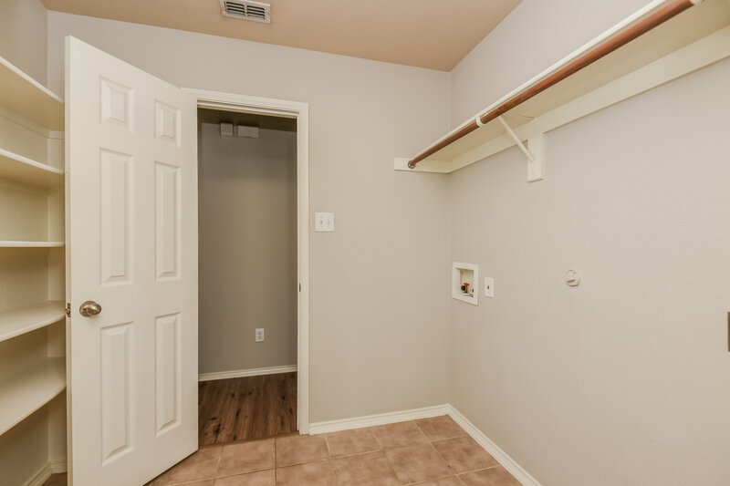 1,870/Mo, 14044 Tanglebrush Trl Haslet, TX 76052 Laundry Room View