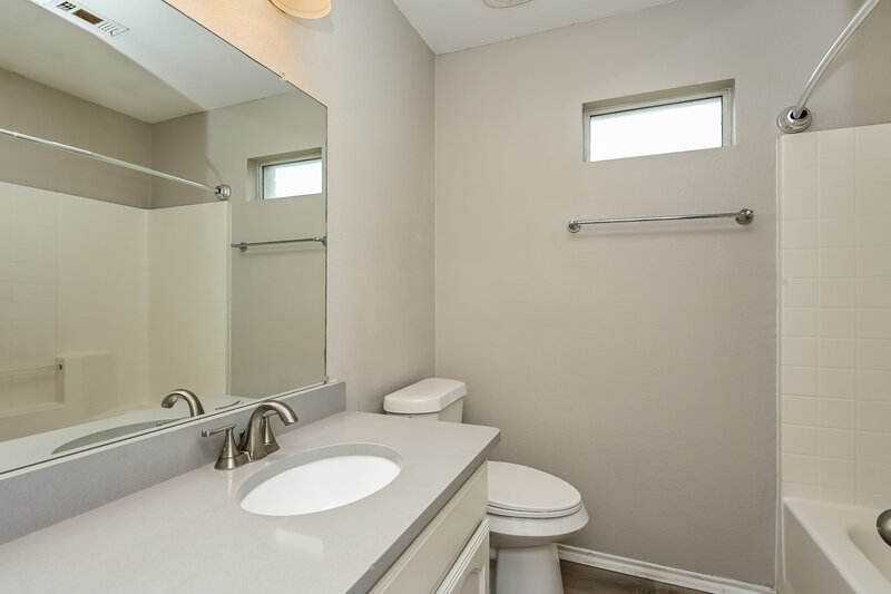 1,830/Mo, 1108 Boxwood Dr Crowley, TX 76036 Bathroom View