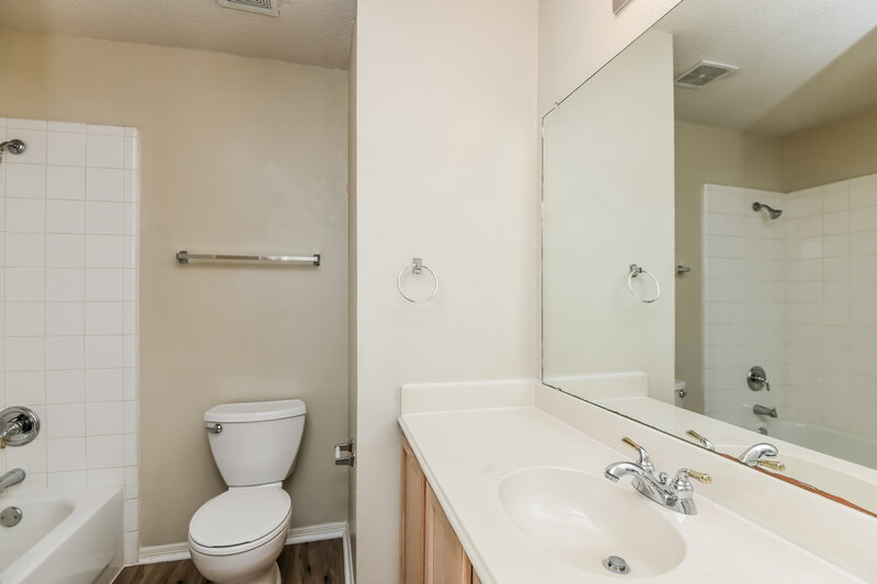 2,180/Mo, 8509 Saffron Dr Fort Worth, TX 76123 Bathroom View