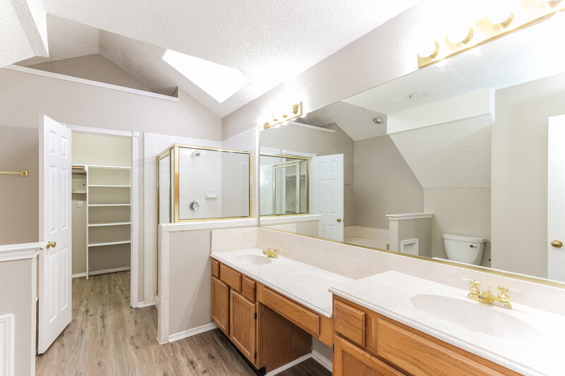 2,830/Mo, 1412 Clearview Dr Mesquite, TX 75181 Main Bathroom View