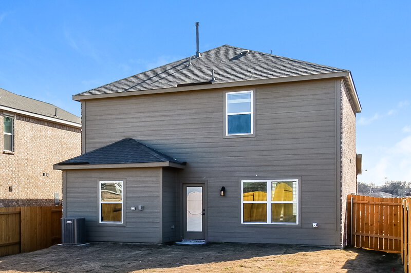 2,140/Mo, 1300 Princeton Hts Princeton, TX 75407 Rear View