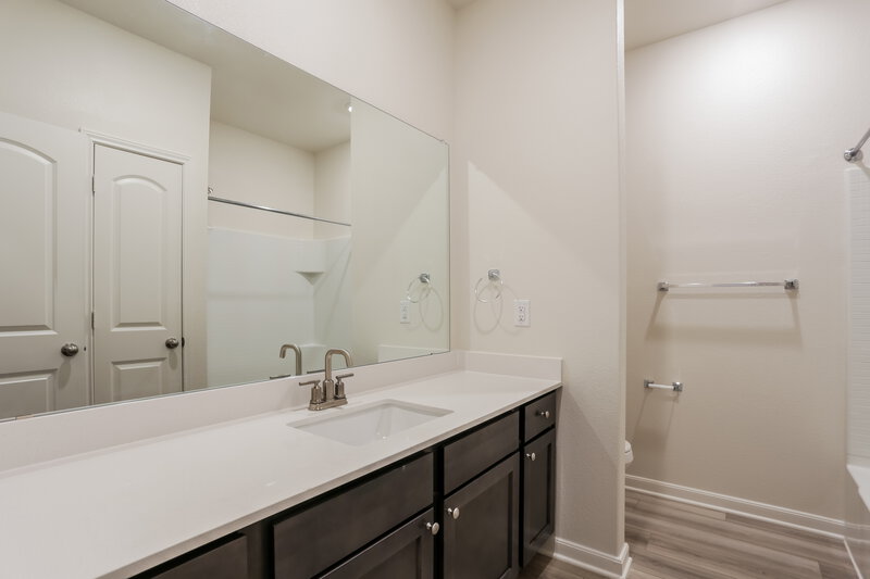 1,990/Mo, 9624 Teton Vista Dr Fort Worth, TX 76140 Bathroom View