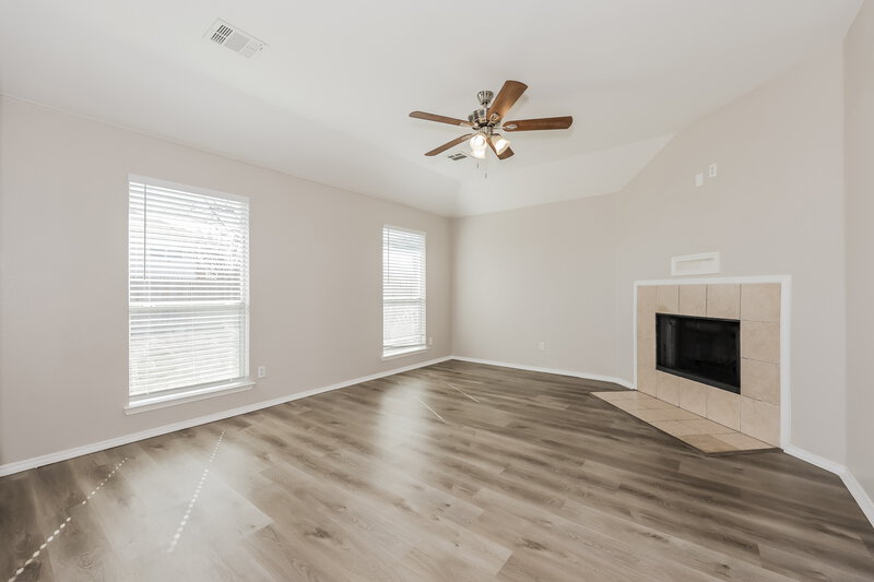 2,575/Mo, 1040 Winding Creek Dr Cedar Hill, TX 75104 Living Room View