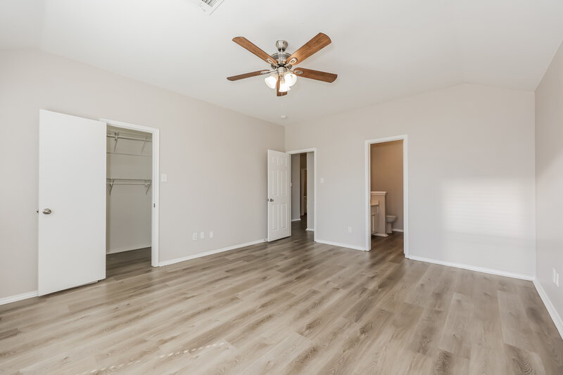 2,575/Mo, 1040 Winding Creek Dr Cedar Hill, TX 75104 Main Bedroom View 2