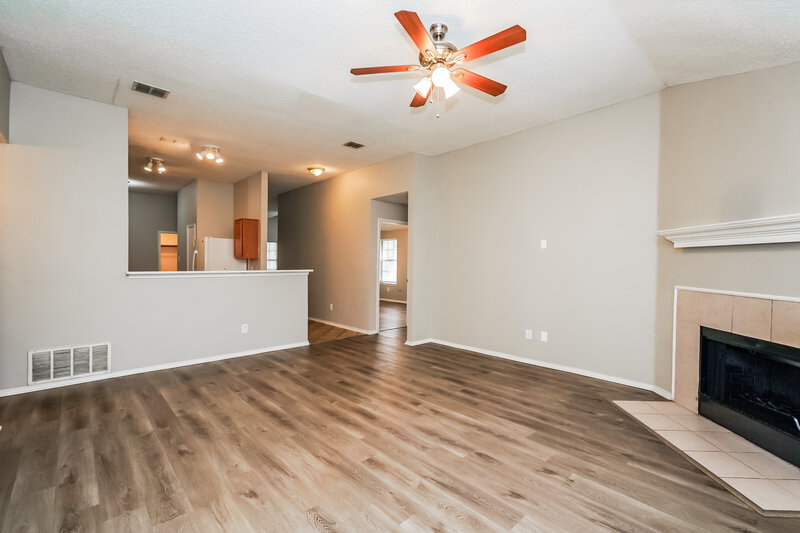 2,180/Mo, 813 Edgehill Rd Burleson, TX 76028 Living Room View 3