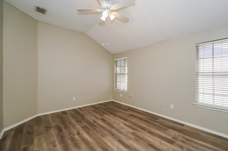 2,180/Mo, 813 Edgehill Rd Burleson, TX 76028 Main Bedroom View