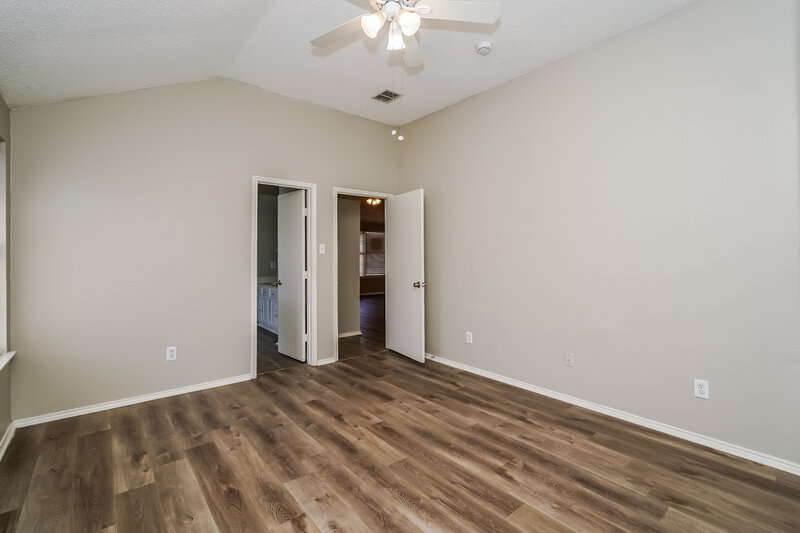 2,180/Mo, 813 Edgehill Rd Burleson, TX 76028 Main Bedroom View 2