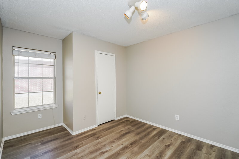 2,180/Mo, 813 Edgehill Rd Burleson, TX 76028 Bedroom View