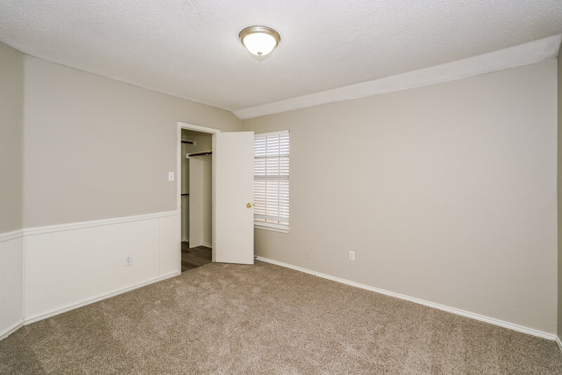 2,180/Mo, 813 Edgehill Rd Burleson, TX 76028 Bedroom View 2