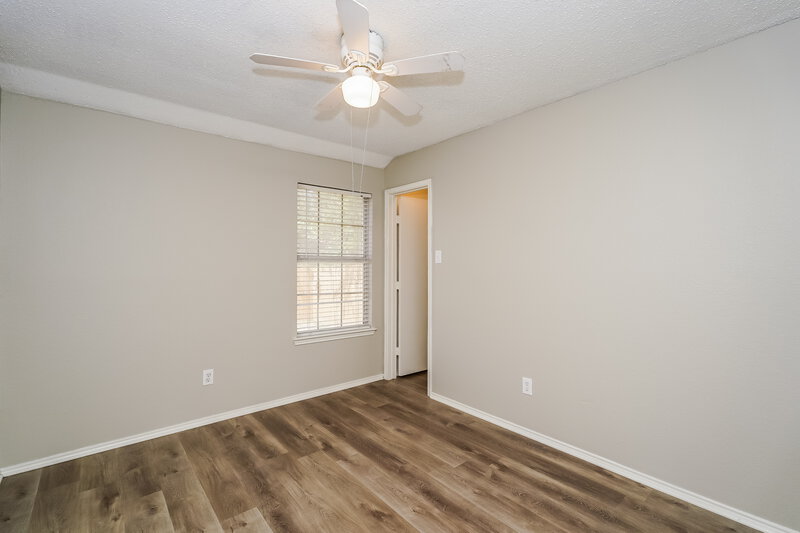 2,180/Mo, 813 Edgehill Rd Burleson, TX 76028 Bedroom View 3