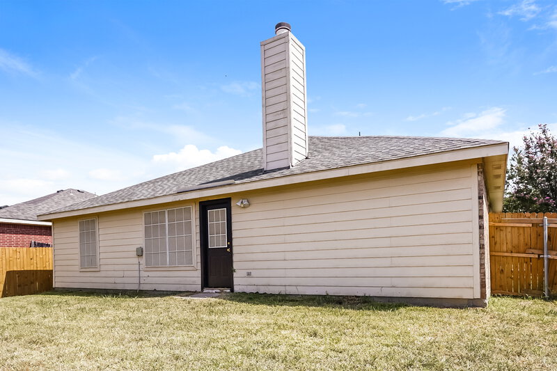 2,180/Mo, 813 Edgehill Rd Burleson, TX 76028 Rear View